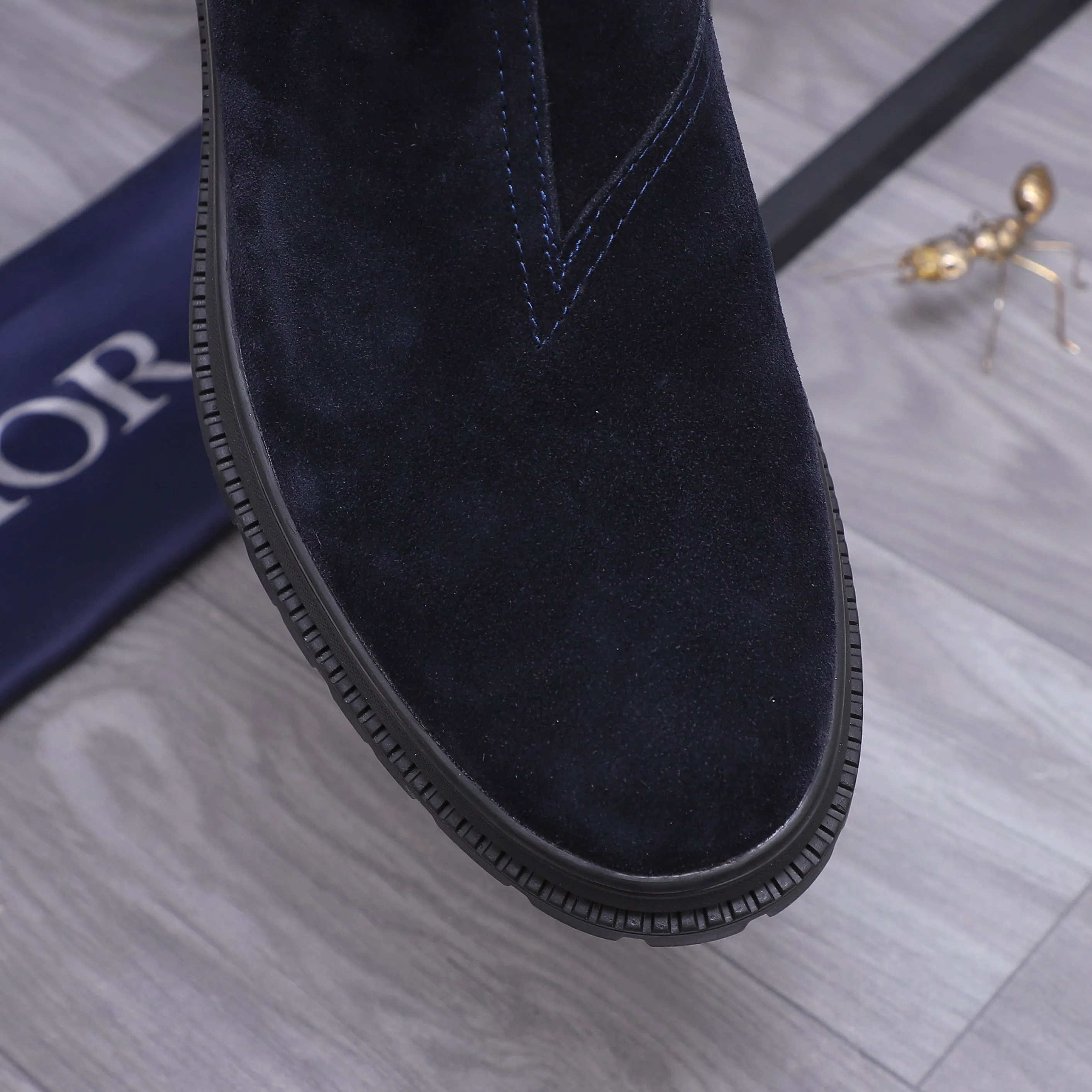 Men's shoes 💰500 Product trademark: Dior "Dior" high-top casual shoes Regular size: 38-45 (45 is custom-made and non-returnable) Product materials: Selected frosted cowhide upper, cowhide lining, rubber non-slip outsole